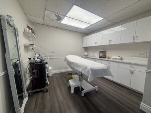 Medical Laser Treatment Room at 1600 Blvd du Cure-Labelle